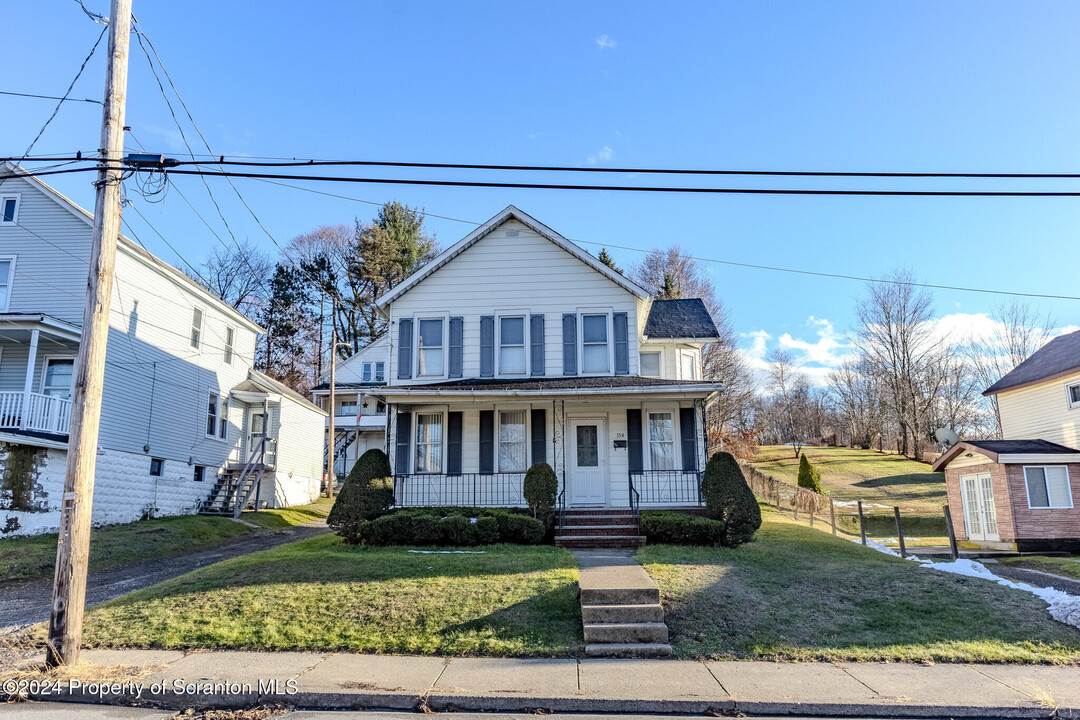 154 Pike St in Carbondale, PA - Building Photo