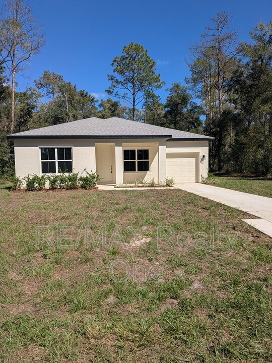 735 E Toledo Dr in Citrus Springs, FL - Building Photo