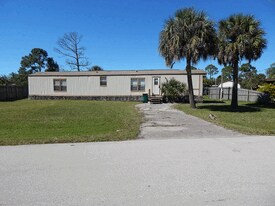 11221 Olive Cir in Punta Gorda, FL - Building Photo