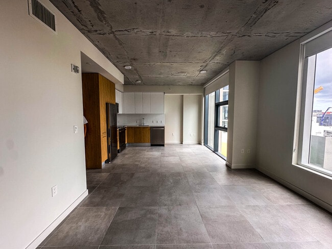 243 NW 32nd St, Unit S1 in Miami, FL - Building Photo - Building Photo