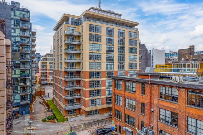 Quad Lofts 2 in Toronto, ON - Building Photo - Building Photo