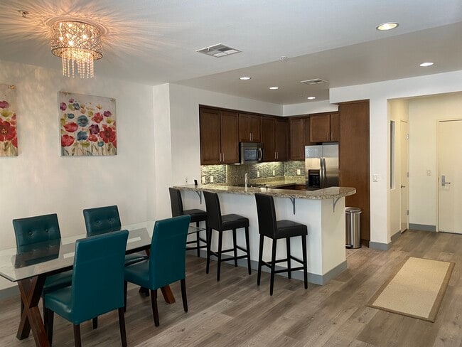 21301 Erwin St, Unit Unit 238 in Los Angeles, CA - Building Photo - Building Photo