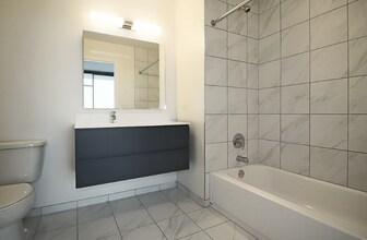 813 N LaSalle St in Chicago, IL - Building Photo - Building Photo