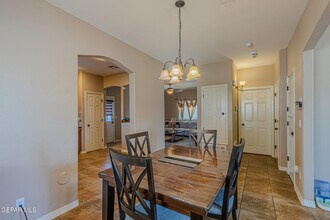 3240 Peruvian Paso in El Paso, TX - Foto de edificio - Building Photo