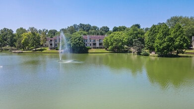 Lago Vista Apartments in St. Charles, MO - Building Photo - Building Photo