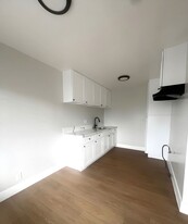 1044 W. 110th St. in Los Angeles, CA - Building Photo