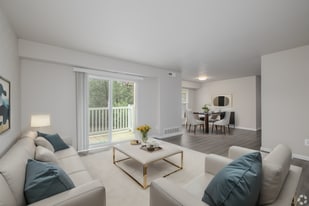 Edgewater Manor in Beverly, NJ - Building Photo