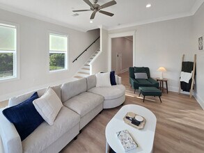 996 Beach Blvd W in Long Beach, MS - Foto de edificio - Building Photo