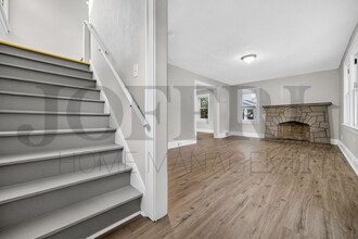 15748 Friend Ave in Maple Heights, OH - Foto de edificio - Building Photo