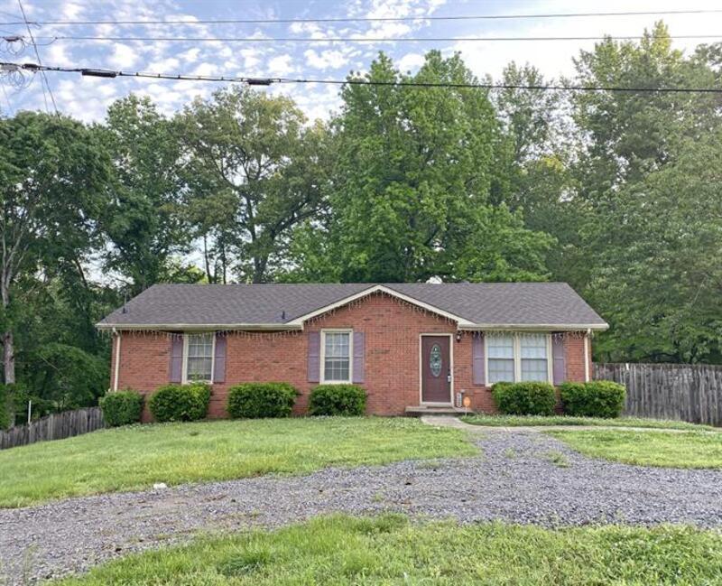 403 Corinne Cir in Clarksville, TN - Building Photo