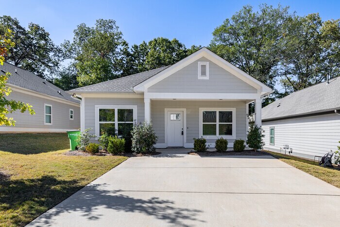 4024 Ashley Dr in Leeds, AL - Building Photo