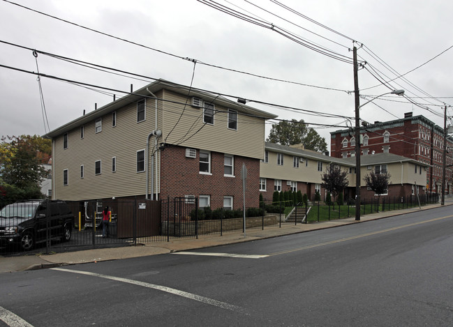 96 Tonnele Ave in Jersey City, NJ - Building Photo - Building Photo