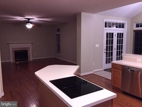 215 Maddex Square Dr in Shepherdstown, WV - Building Photo - Building Photo