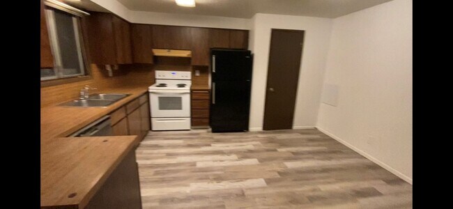 251 SE Grape Ave-Unit -EF-0001 | 251 SE Grape Ave in Winston, OR - Building Photo - Building Photo