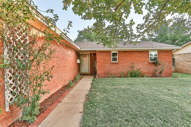 5506 37th St in Lubbock, TX - Foto de edificio - Building Photo