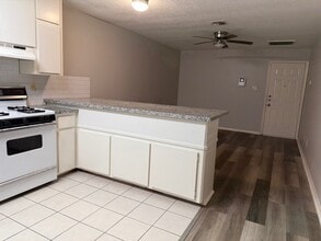 400 W Texas Ave in Baytown, TX - Building Photo - Building Photo