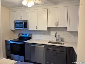 53 Seaside Ave in Stamford, CT - Building Photo - Building Photo