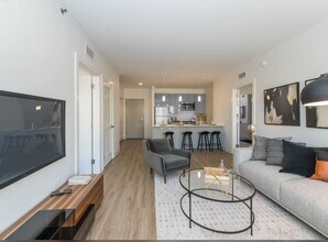 888 W Van Buren St in Chicago, IL - Building Photo - Building Photo