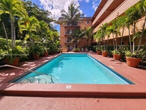 8101 SW 73rd Ave in Miami, FL - Building Photo - Building Photo