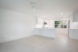 705 New York St in West Palm Beach, FL - Foto de edificio - Building Photo