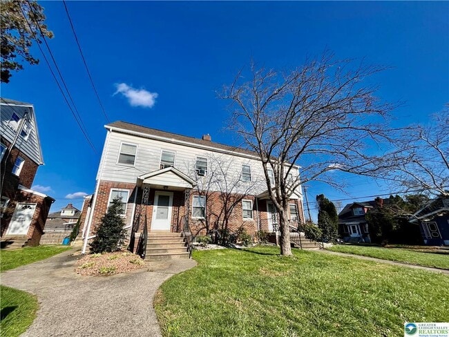 property at 103 W Grant St