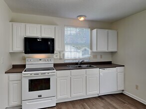 821 Barbee Farm Dr in Monroe, NC - Building Photo - Building Photo