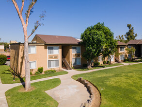 Easton Square in Rialto, CA - Foto de edificio - Building Photo