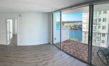 5838 Collins Ave in Miami Beach, FL - Building Photo - Building Photo