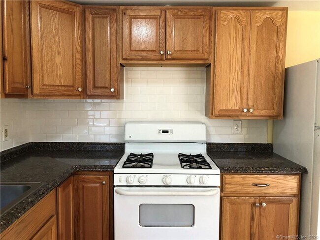 7 Franklin St-Unit -3 in Seymour, CT - Building Photo - Building Photo