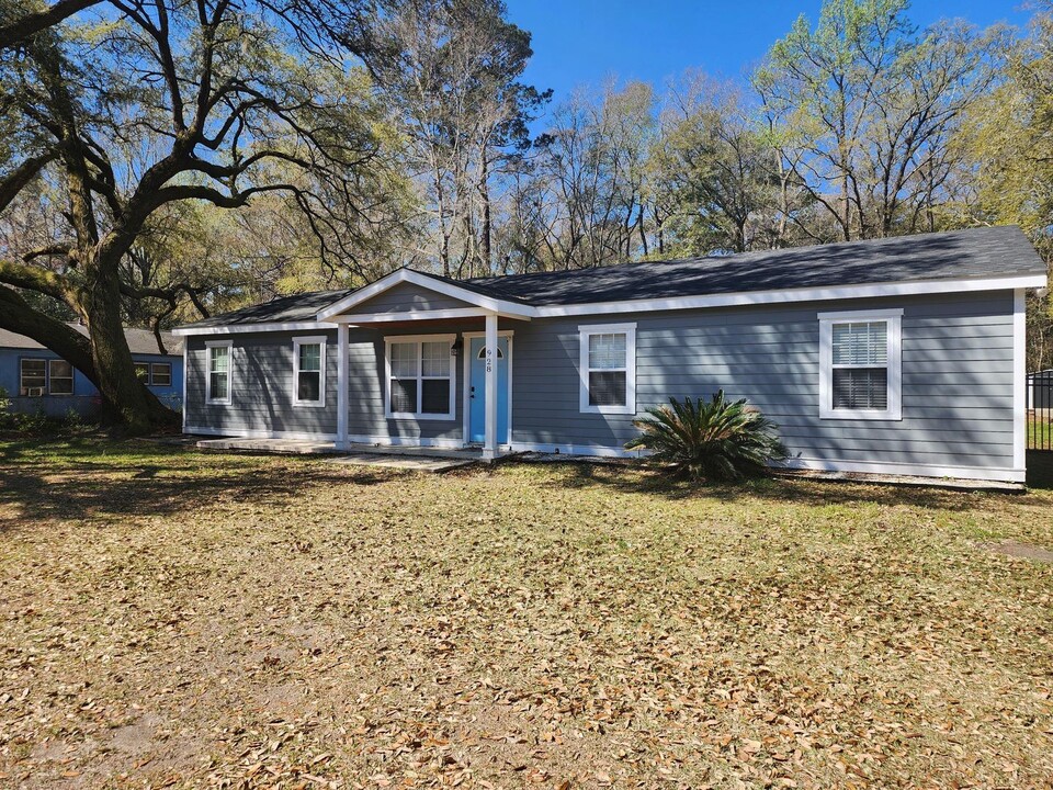 928 State Rd S-10-1490 in Johns Island, SC - Building Photo