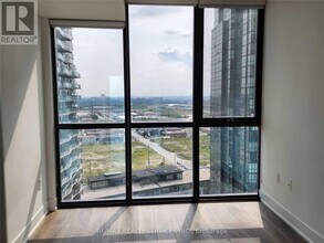 2908-2908 Hwy 7 in Vaughan, ON - Building Photo - Building Photo