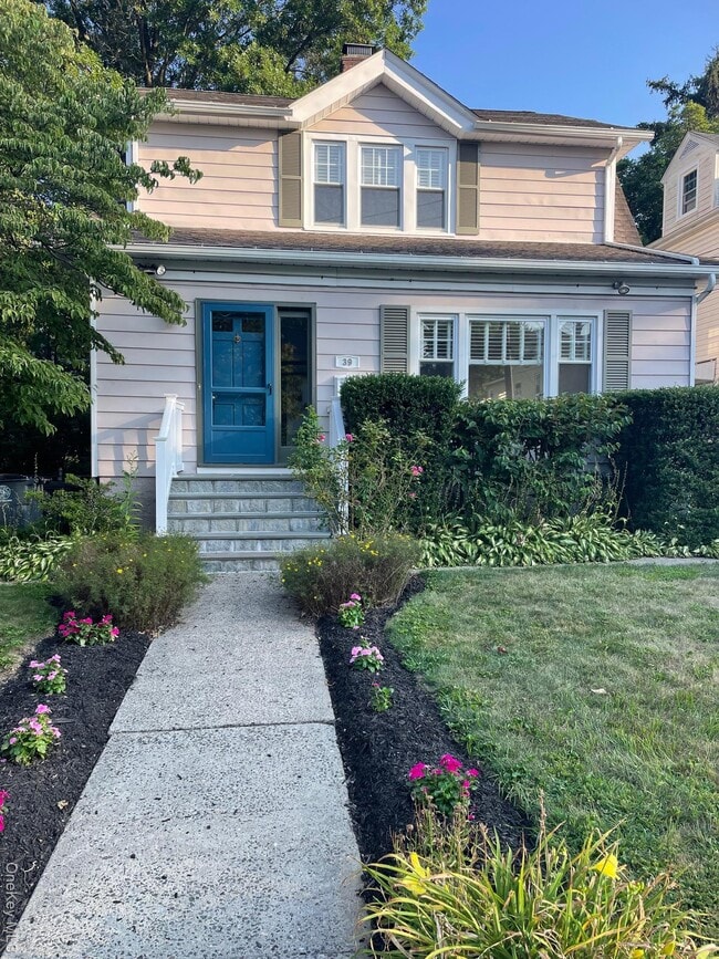 39 Archer Ave