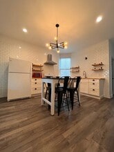905 S Miller St, Unit Apt 2 in Chicago, IL - Building Photo - Building Photo