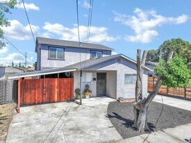 612 W 15th St in Antioch, CA - Building Photo