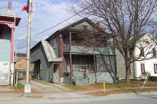 593 E Main St in Cobleskill, NY - Foto de edificio - Building Photo