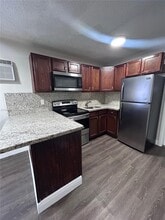 2333 Hayes St in Hollywood, FL - Building Photo - Building Photo