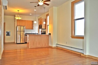 109 Miller Rd-Unit -Apt 3 in Mahwah, NJ - Building Photo - Building Photo