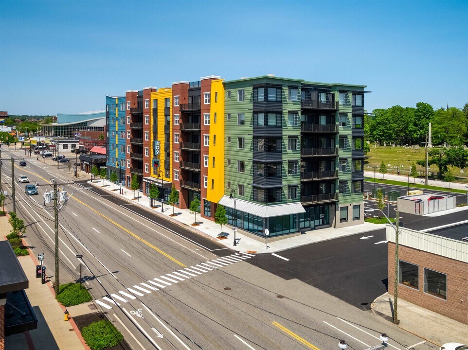 409 Elm St in Manchester, NH - Building Photo