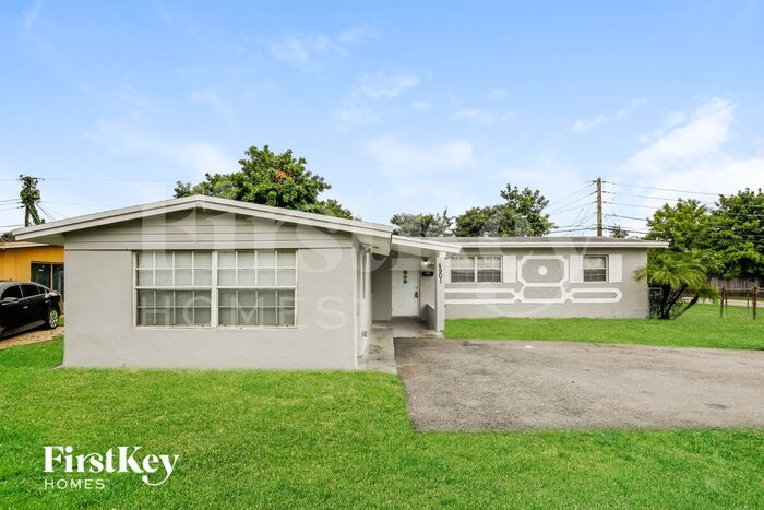 4901 NW 12th St in Lauderhill, FL - Foto de edificio