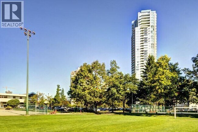 4880 Bennett St in Burnaby, BC - Building Photo - Building Photo