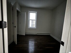 60 Bidwell Ave in Jersey City, NJ - Foto de edificio - Building Photo