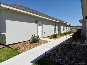 22 N Blair Ave in Edinburg, TX - Building Photo - Building Photo