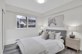 2325 Glen Dr in Vancouver, BC - Building Photo - Building Photo