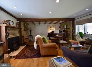 4 Cross Creek Ln in Erwinna, PA - Building Photo - Building Photo