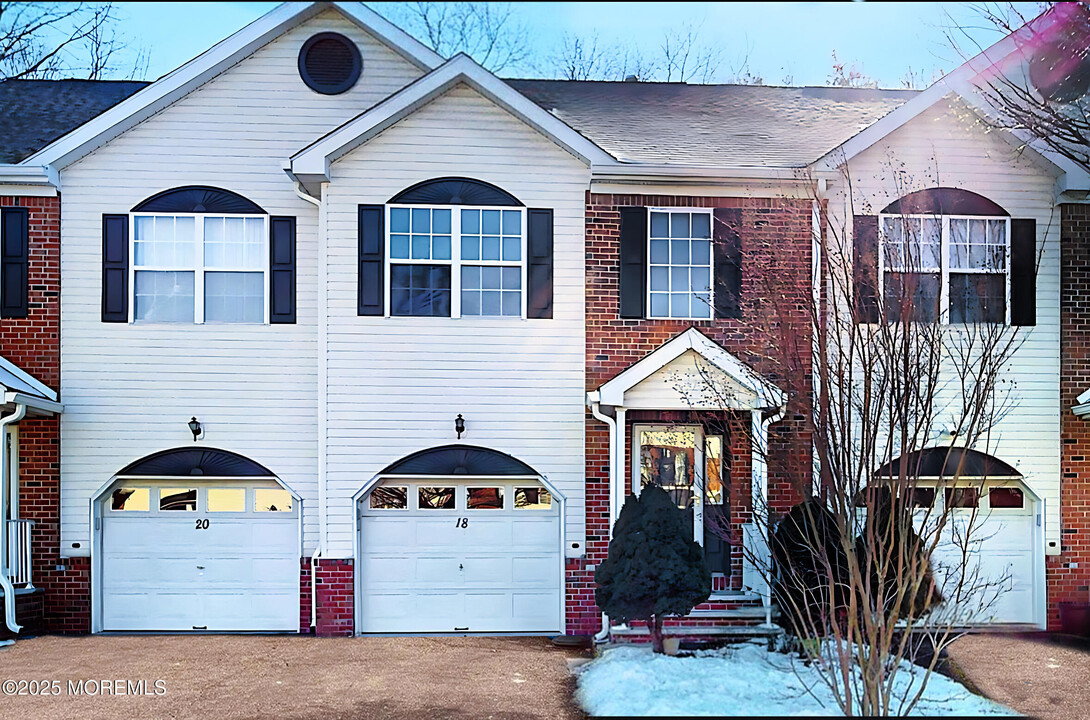 18 Heron Ct in Englishtown, NJ - Building Photo