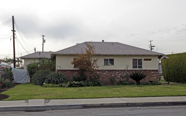 1914 2nd St in San Fernando, CA - Foto de edificio - Building Photo