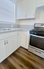 808 Alandele Ave in Los Angeles, CA - Building Photo - Building Photo