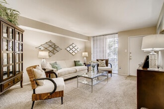 Towne Plaza in Houston, TX - Building Photo - Building Photo