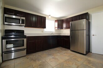14-20 Sisson St in East Hartford, CT - Foto de edificio - Building Photo