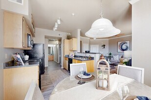 Las Mananitas Apartments in Albuquerque, NM - Building Photo